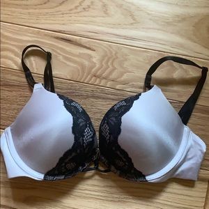 Victoria’s Secret Bombshell Plunge Bra 32C